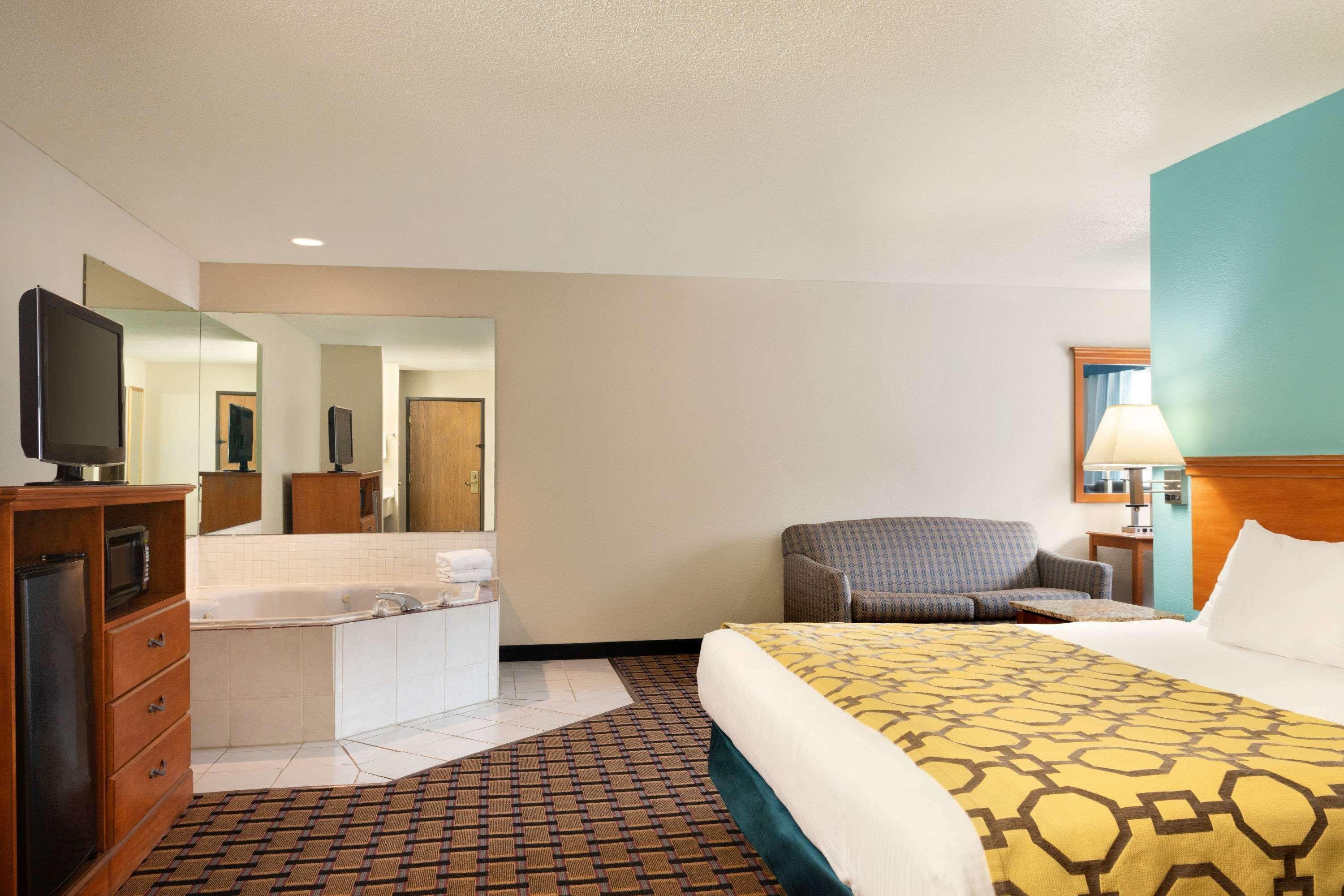 Baymont By Wyndham Warrenton Hotell Eksteriør bilde