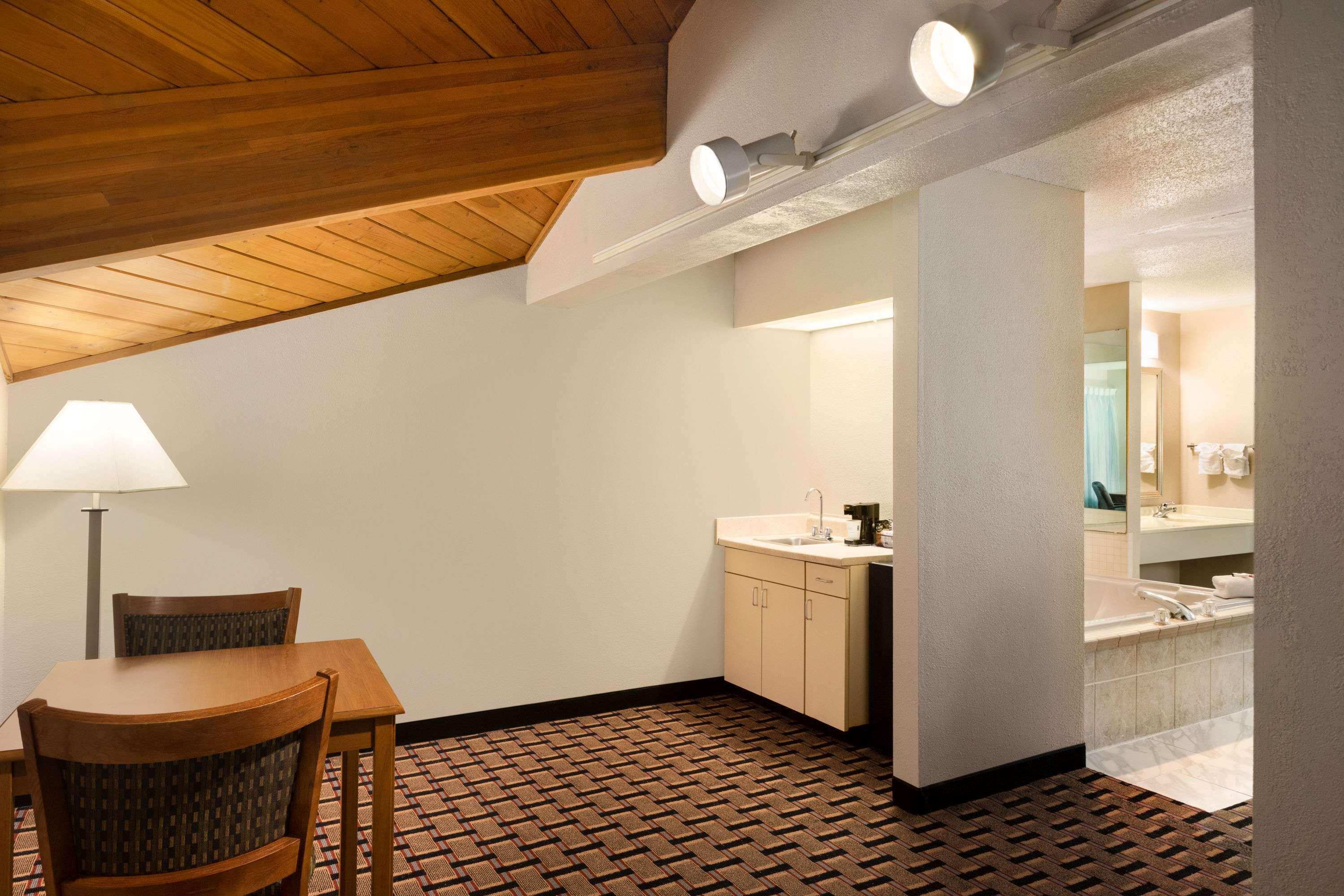 Baymont By Wyndham Warrenton Hotell Eksteriør bilde