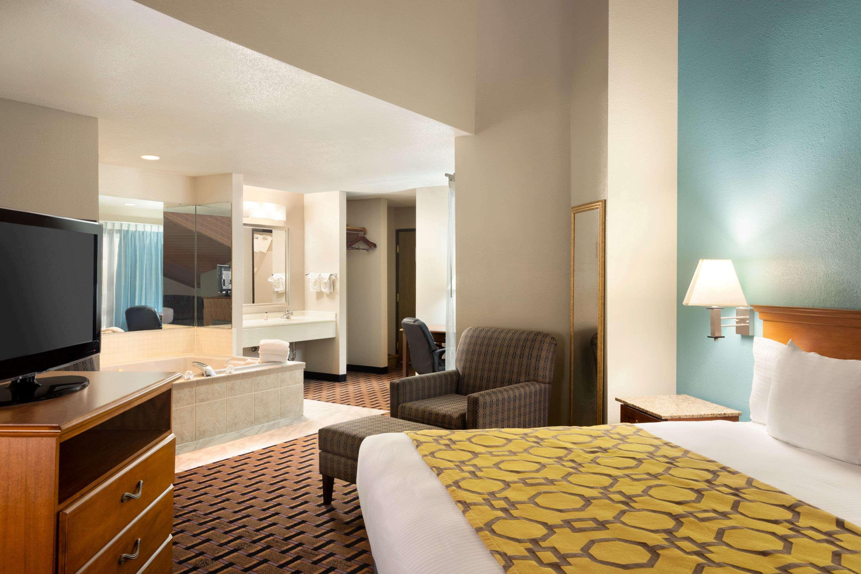 Baymont By Wyndham Warrenton Hotell Eksteriør bilde